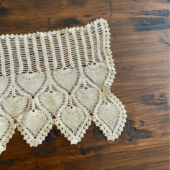 Collectible Beautiful Handmade Crocheted Doily Cream 19” X 9” Scalloped Edge - Picture 6 of 11